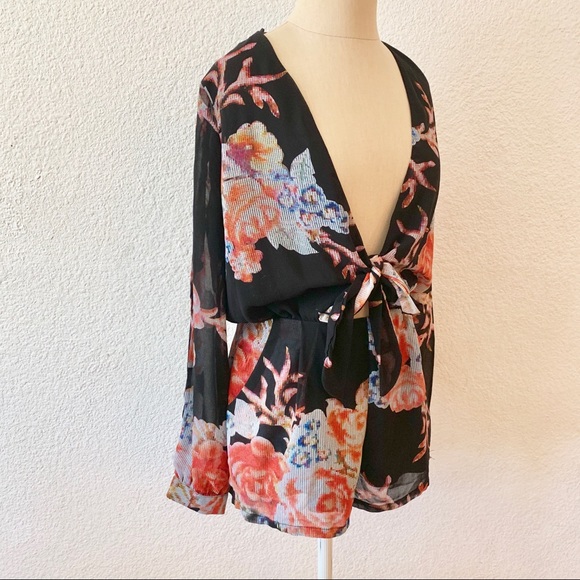 Low Cut Floral Romper with Mid Cut-Out & Pockets - Picture 2 of 8